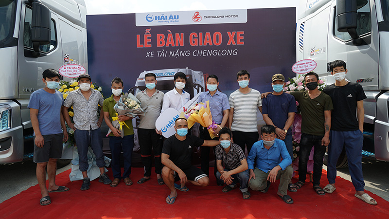 le_ban_giao_lo_10_xe_dau_keo_chenglong_385hp